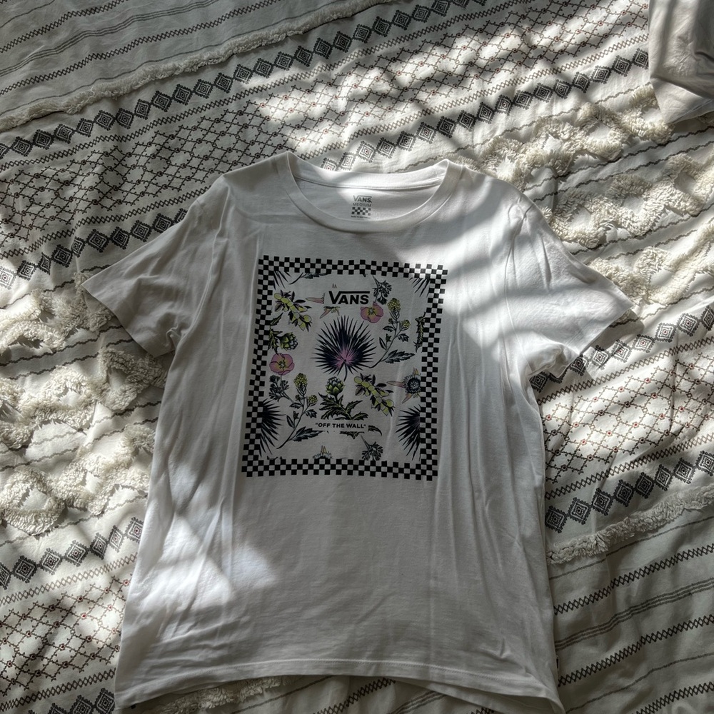 Vans Women’s Oversized White Floral Graphic Tee
